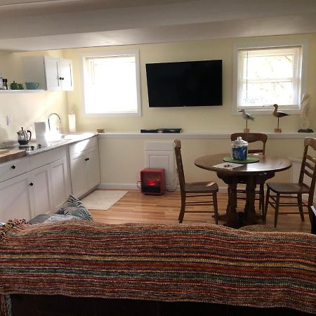 גילפורד Cozy Garden Apartment Along The Shoreline מראה חיצוני תמונה