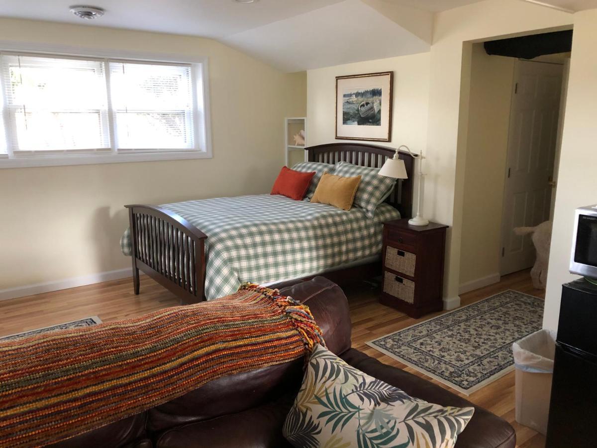 גילפורד Cozy Garden Apartment Along The Shoreline מראה חיצוני תמונה