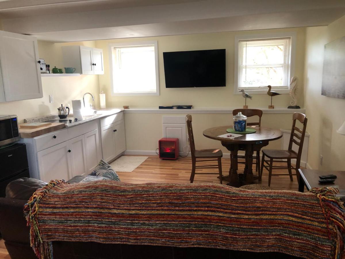 גילפורד Cozy Garden Apartment Along The Shoreline מראה חיצוני תמונה